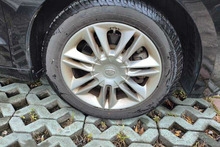 Used Geely Auto Emgrand GT 2015 2.4L Comfort Model Right Front Wheel Hub