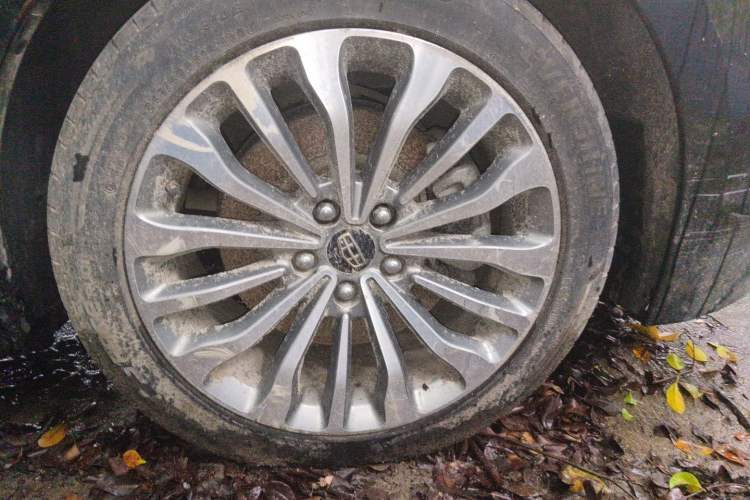 Used Geely Auto Emgrand GT 2015 1.8T Flagship Model Right Front Wheel Hub