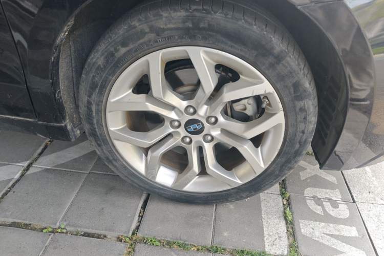 Used Geely Auto Emgrand GT 2015 1.8T Flagship Model Right Front Wheel Hub