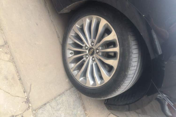 Used Geely Auto Emgrand GT 2015 1.8T Flagship Model Right Front Wheel Hub
