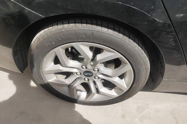 Used Geely Auto Emgrand GT 2015 1.8T Flagship Model Right Rear Wheel Hub