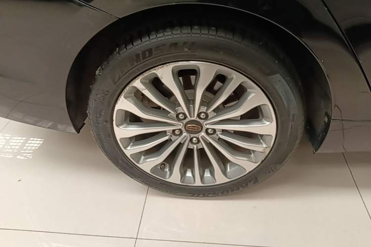 Used Geely Auto Emgrand GT 2015 1.8T Flagship Model Right Rear Wheel Hub