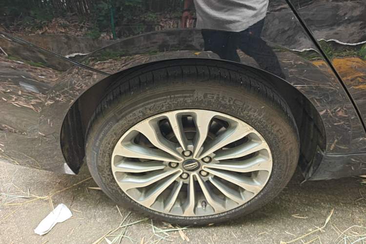 Used Geely Auto Emgrand GT 2015 1.8T Premium Model Right Rear Wheel Hub