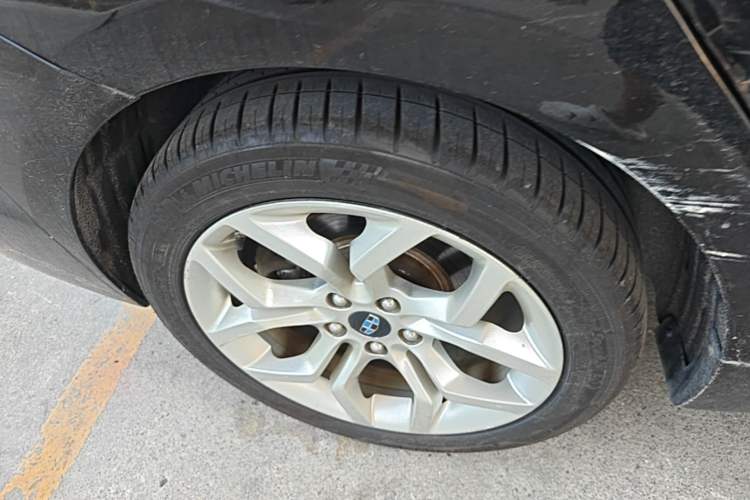 Used Geely Auto Emgrand GT 2015 1.8T Flagship Model Right Rear Wheel Hub