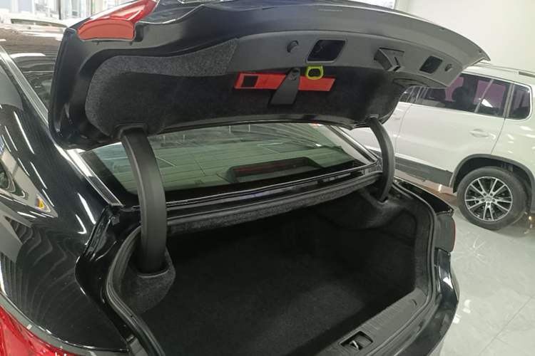 Used Geely Auto Emgrand GT 2015 1.8T Premium Model Trunk