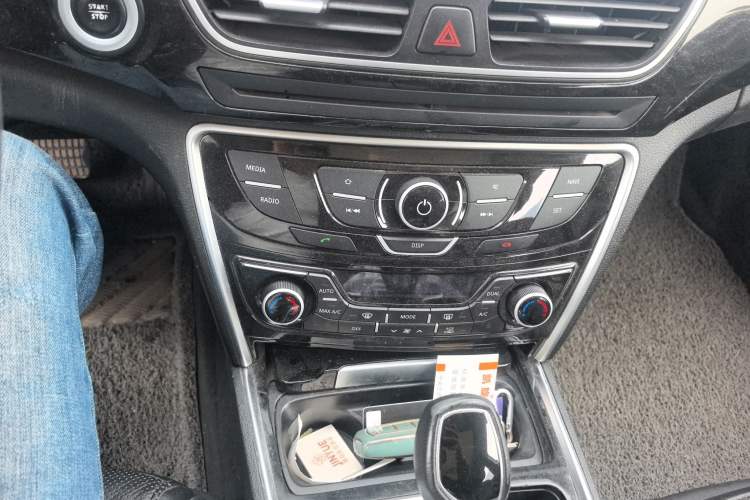 Used Geely Auto Emgrand GT 2015 1.8T Premium Model Audio And AC Panel