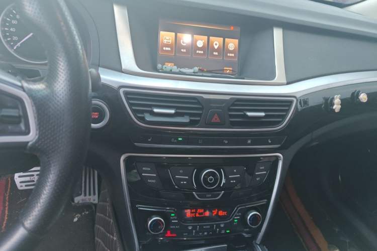 Used Geely Auto Emgrand GT 2015 1.8T Flagship Model Audio And AC Panel