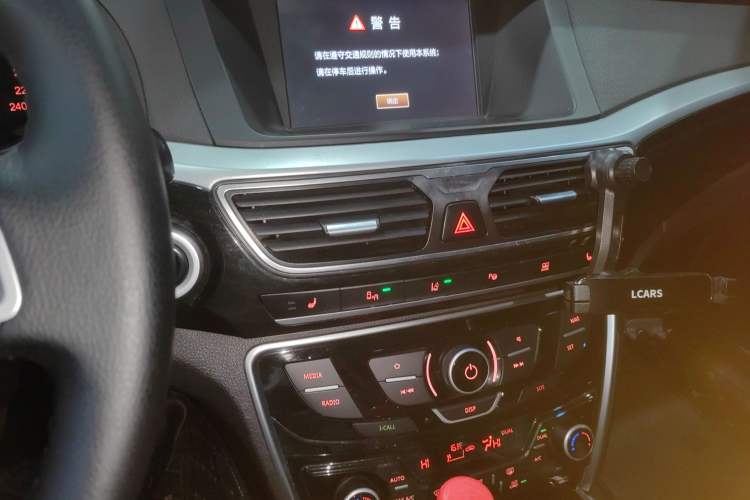 Used Geely Auto Emgrand GT 2015 1.8T Flagship Model Audio And AC Panel