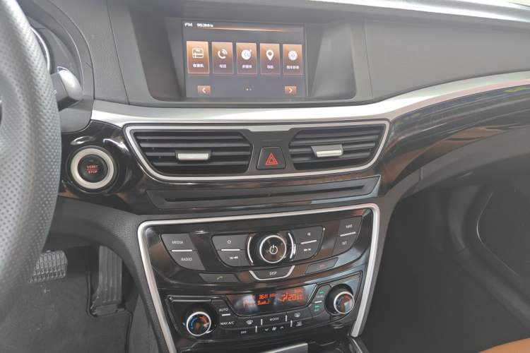 Used Geely Auto Emgrand GT 2015 1.8T Premium Model Audio And AC Panel