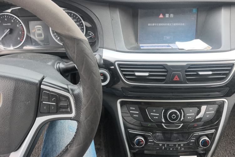 Used Geely Auto Emgrand GT 2015 1.8T Premium Model Center Console