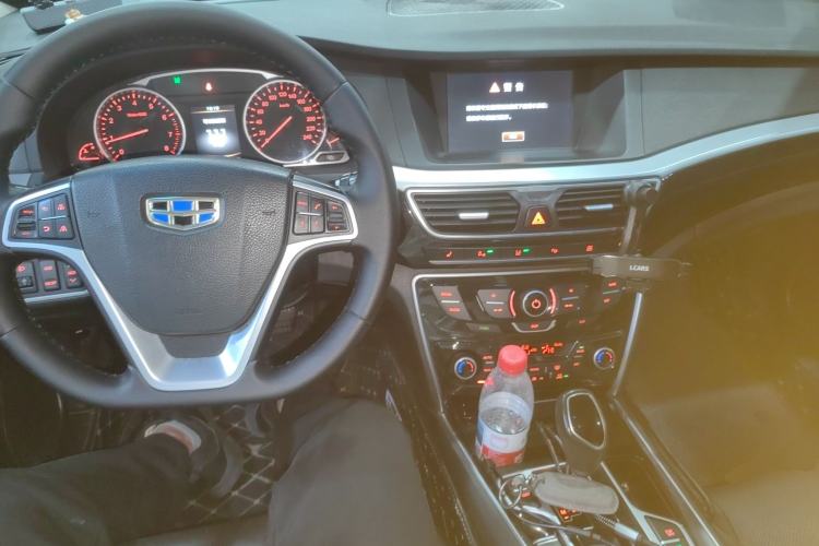 Used Geely Auto Emgrand GT 2015 1.8T Flagship Model Center Console