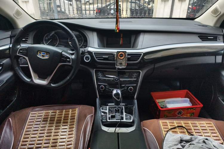 Used Geely Auto Emgrand GT 2015 2.4L Comfort Model Center Console