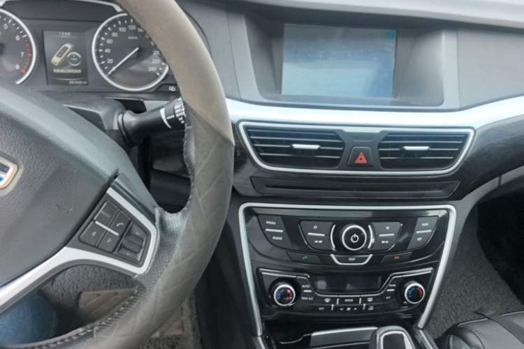 Used Geely Auto Emgrand GT 2015 1.8T Premium Model Center Console