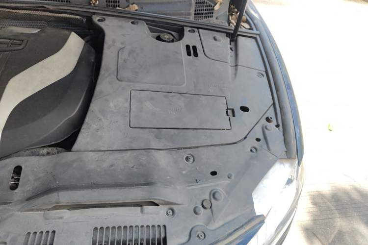 Used Geely Auto Emgrand GT 2015 1.8T Flagship Model Engine Bay Left