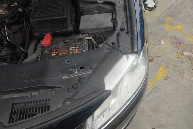 Used Geely Auto Emgrand GT 2015 1.8T Flagship Model Engine Bay Left