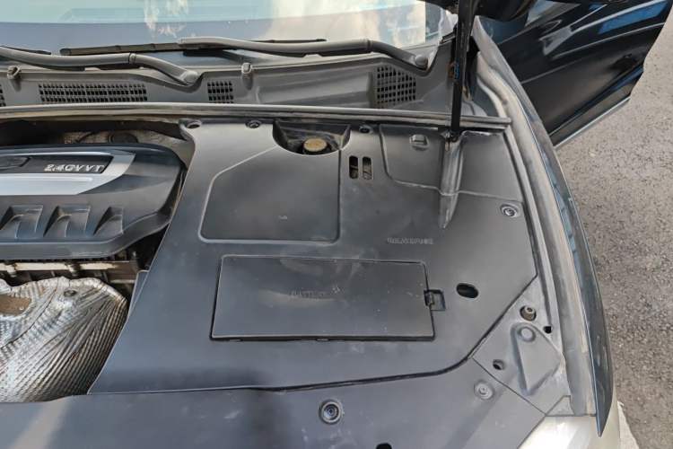 Used Geely Auto Emgrand GT 2015 2.4L Comfort Model Engine Bay Left