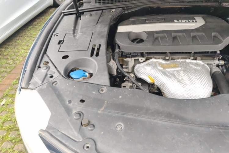 Used Geely Auto Emgrand GT 2015 2.4L Comfort Model Engine Bay Right