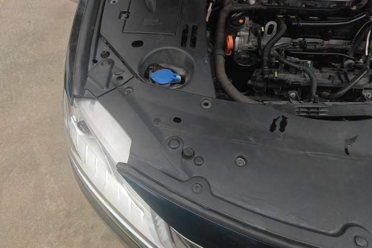 Used Geely Auto Emgrand GT 2015 1.8T Flagship Model Engine Bay Right