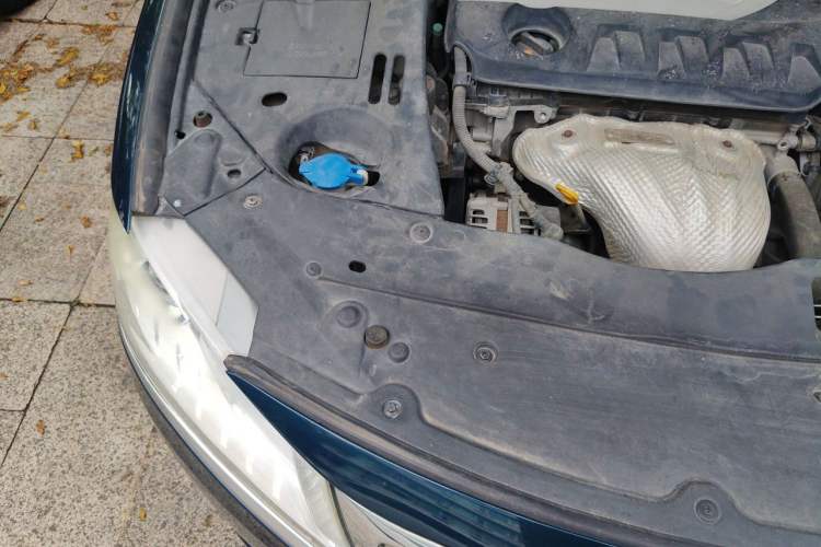 Used Geely Auto Emgrand GT 2015 2.4L Comfort Model Engine Bay Right