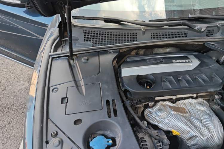 Used Geely Auto Emgrand GT 2015 2.4L Comfort Model Engine Bay Right