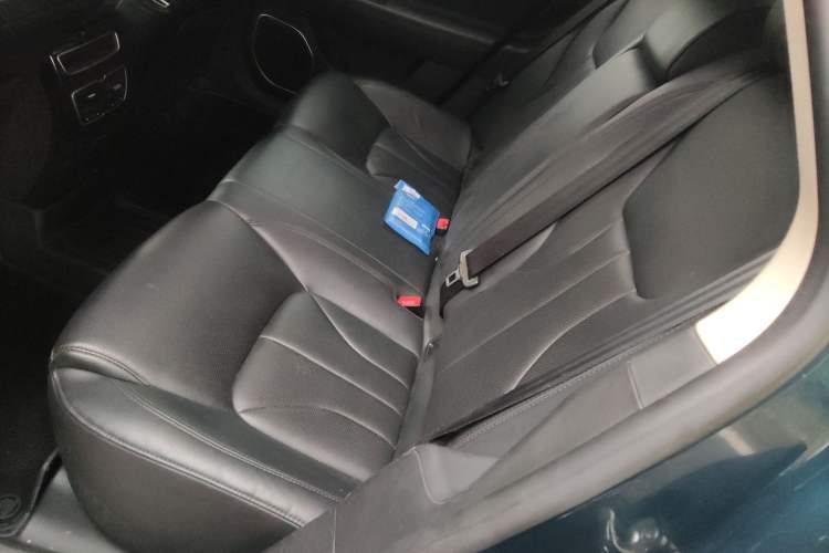 Used Geely Auto Emgrand GT 2015 1.8T Premium Model Interior 4