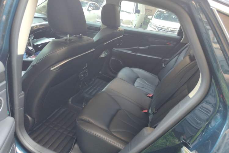 Used Geely Auto Emgrand GT 2015 2.4L Luxury Model Interior 4