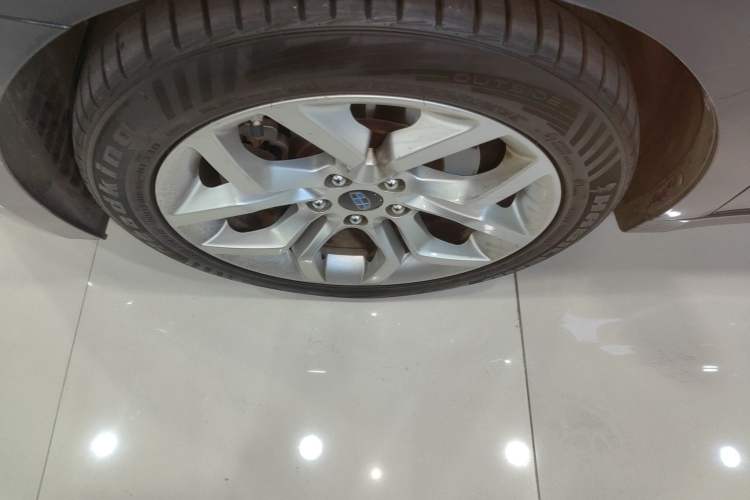 Used Geely Auto Emgrand GT 2015 1.8T Flagship Model Left Front Wheel Hub