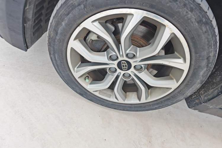 Used Geely Auto Emgrand GT 2015 1.8T Comfort Model Left Front Wheel Hub