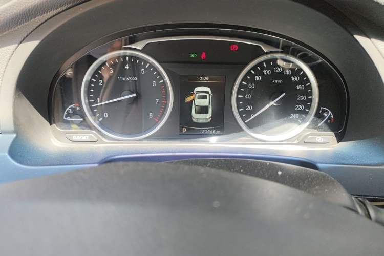 Used Geely Auto Emgrand GT 2015 1.8T Flagship Model Odometer Close Up