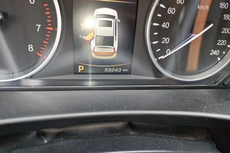Used Geely Auto Emgrand GT 2015 1.8T Premium Model Odometer Close Up