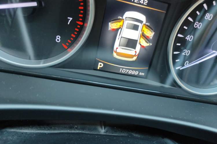 Used Geely Auto Emgrand GT 2015 2.4L Luxury Model Odometer Close Up