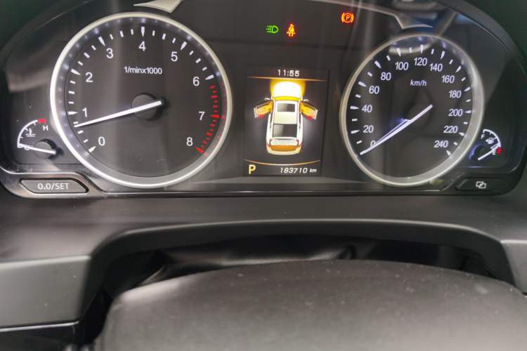 Used Geely Auto Emgrand GT 2015 2.4L Comfort Model Odometer Close Up