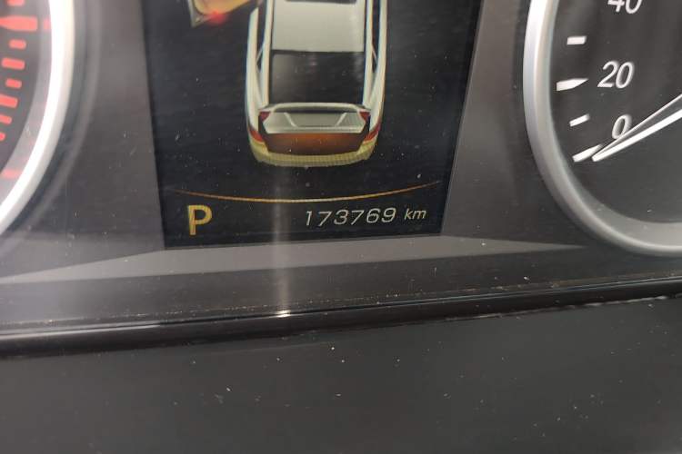 Used Geely Auto Emgrand GT 2015 1.8T Comfort Model Odometer Close Up