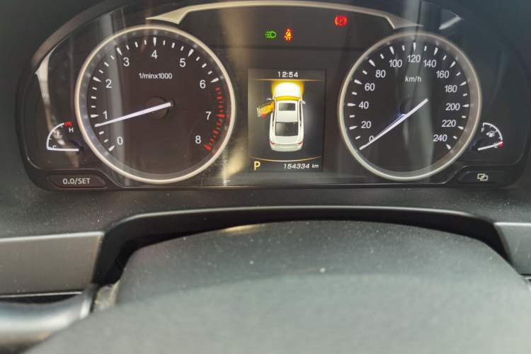 Used Geely Auto Emgrand GT 2015 2.4L Comfort Model Odometer Close Up