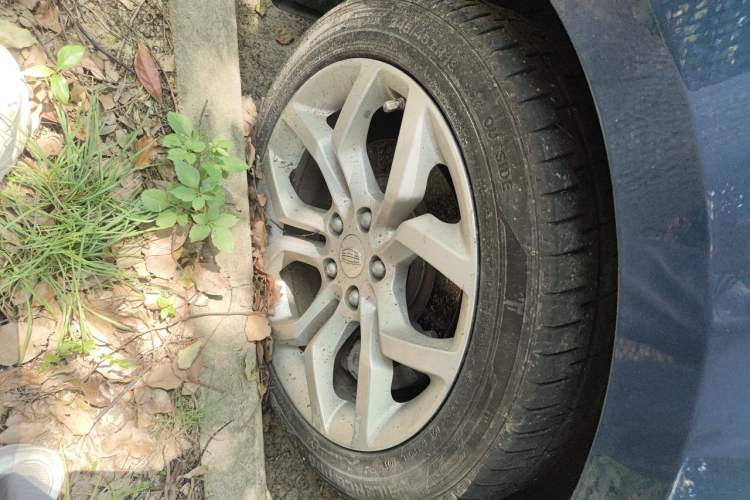 Used Geely Auto Emgrand GT 2015 1.8T Flagship Model Right Front Wheel Hub