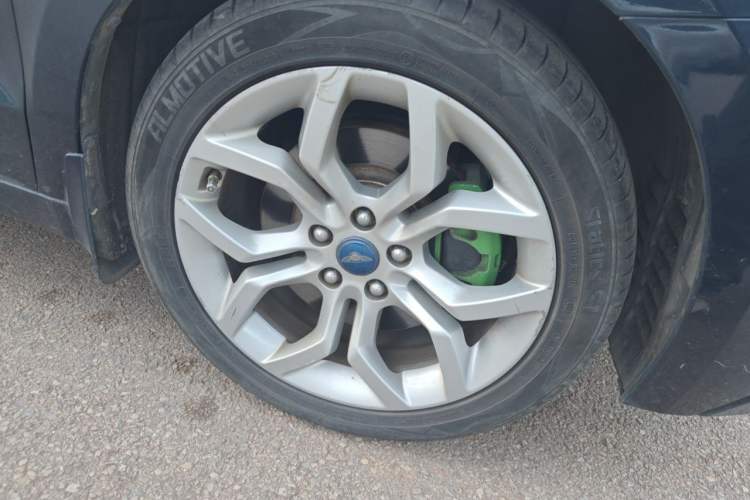Used Geely Auto Emgrand GT 2015 1.8T Flagship Model Right Front Wheel Hub