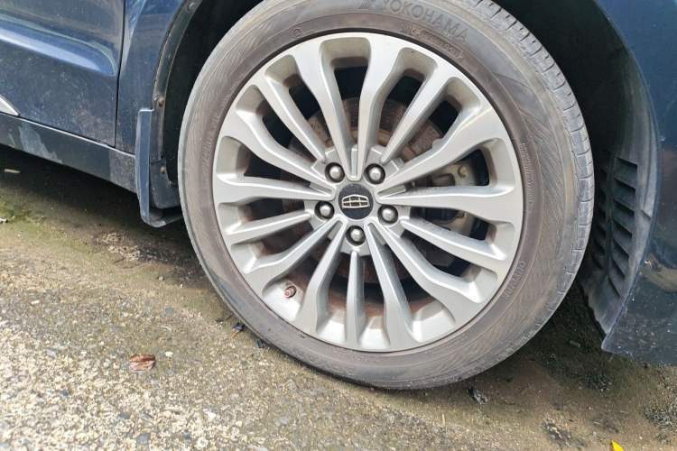 Used Geely Auto Emgrand GT 2015 1.8T Premium Model Right Front Wheel Hub