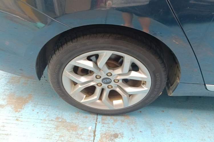 Used Geely Auto Emgrand GT 2015 1.8T Flagship Model Right Rear Wheel Hub