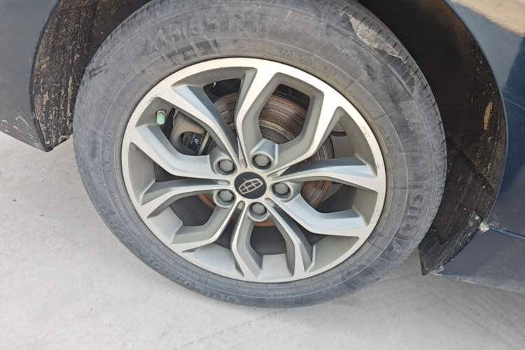 Used Geely Auto Emgrand GT 2015 1.8T Comfort Model Right Rear Wheel Hub