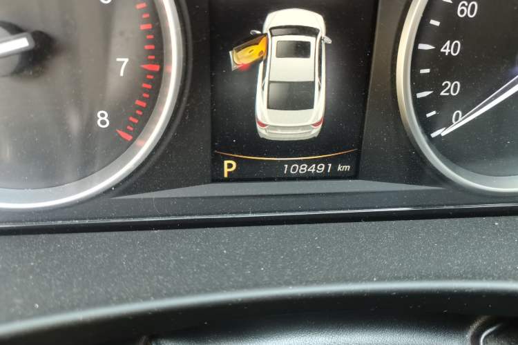 Used Geely Auto Emgrand GT 2015 1.8T Premium Model Odometer Close Up