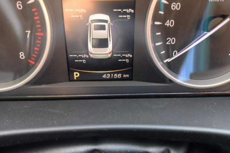 Used Geely Auto Emgrand GT 2015 2.4L Luxury Model Odometer Close Up
