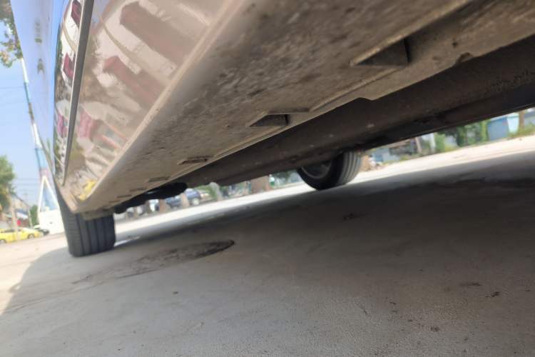 Used Geely Auto Emgrand GT 2015 2.4L Luxury Model Right Side Sill