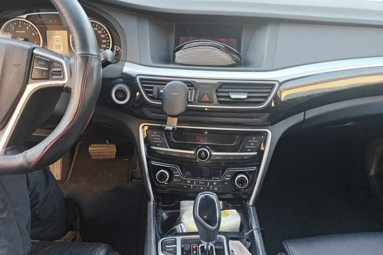 Used Geely Auto Emgrand GT 2015 2.4L Comfort Model Audio And AC Panel