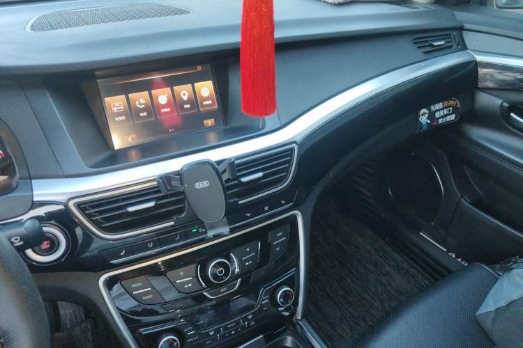 Used Geely Auto Emgrand GT 2015 1.8T Flagship Model Audio And AC Panel