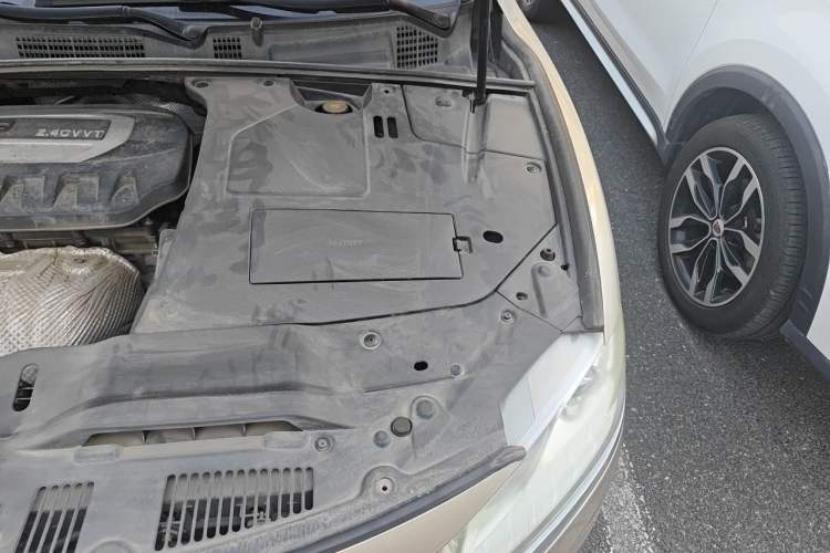 Used Geely Auto Emgrand GT 2015 2.4L Comfort Model Engine Bay Left
