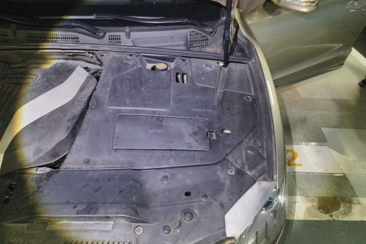Used Geely Auto Emgrand GT 2015 1.8T Flagship Model Engine Bay Left