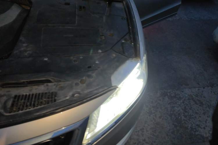 Used Geely Auto Emgrand GT 2015 1.8T Flagship Model Engine Bay Left