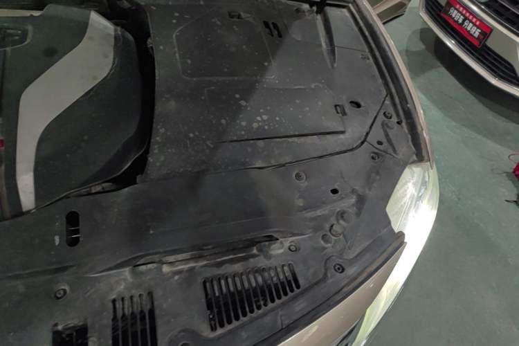 Used Geely Auto Emgrand GT 2015 1.8T Premium Model Engine Bay Left