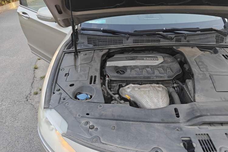 Used Geely Auto Emgrand GT 2015 2.4L Comfort Model Engine Bay Right