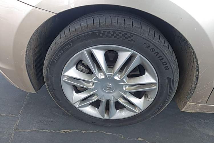 Used Geely Auto Emgrand GT 2015 2.4L Standard Edition Exterior 4